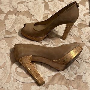 Platform, open toe pumps